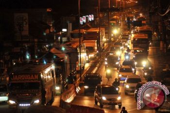 Kendaraan Roda Dua Padati Jalur Pantura Cirebon