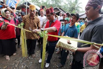 MASUKI KAMPUNG ADAT
