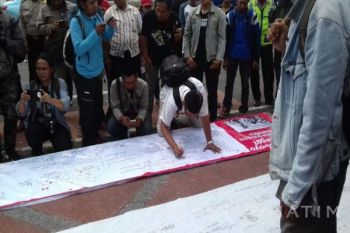 Arek Surabaya Laporkan Perusakan Rumah Radio Perjuangan