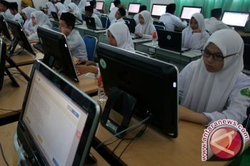 DPRD Palu Beri Semangat Siswa Hadapi UN