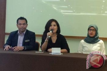 Istri pejabat Sulsel jadi peragawati busana Femme 
