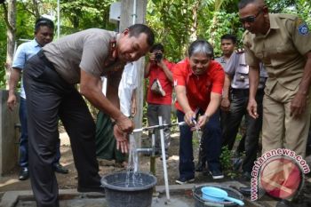 Telkomsel bersama Polda NTB salurkan bantuan sumur 