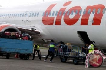 Lion serahkan pesawat B 737-400 ke TNI AU