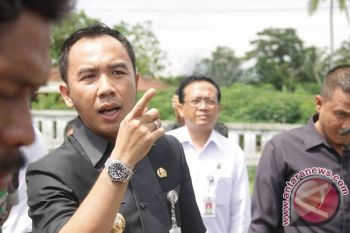 Bupati Waykanan Perintahkan Dinas PU Perbaiki Jalan di Karang Umpu