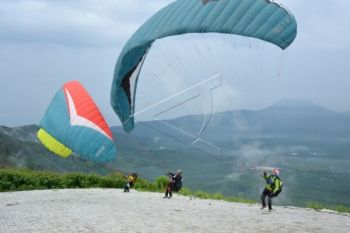 Ratusan Atlet Paralayang Ikuti Kejurnas 