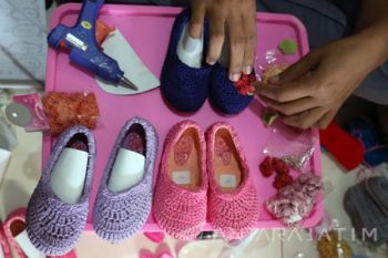 Kerajinan Sepatu Rajut Blitar