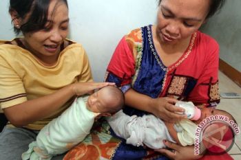 Pakar: Jangan Panggil "Kakak-Adik" untuk Si Kembar