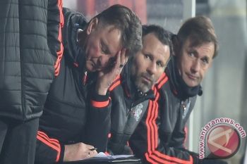 Van Gaal Tertekan, Borthwick-Jackson Bertahan di MU