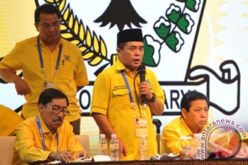 Pengamat: Setnov harus dapat Menyelesaikan Konflik Internal Golkar