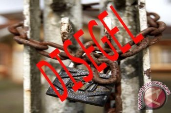 Langgar Perizinan, Pabrik Plastik di Solo Disegel