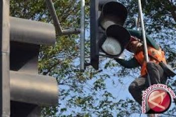Dishub Palu Ganti Rambu Lalu Lintas Rusak 