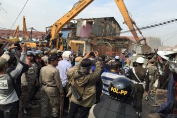 Diduga Sakit Jatung, Seorang Meninggal Saat Penertiban
