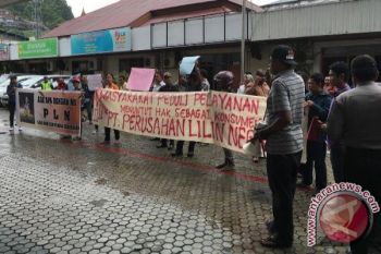 Masyarakat peduli layanan publik demo PLN WP2B