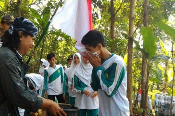 Siswa Madrasah Peringati Harkitnas di Bukit Barade Borobudur