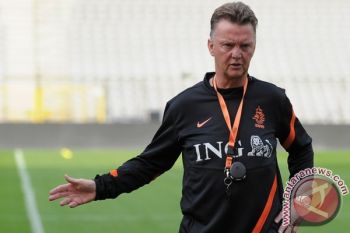MU Bantah Sandingkan Mourinho dengan Van Gaal