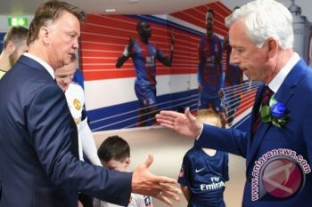 Van Gaal Ogah Bahas Rumor Mourinho Akan Latih MU
