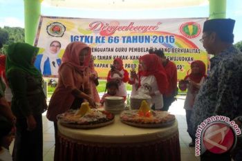 Bunda Paud Minta Pemkab Kolaka Perhatikan Guru Honorer