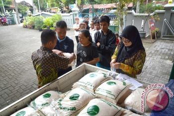 Bulog Siap Operasi Pasar dengan Harga Beras Rp7.900/Kg