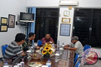 Pemkab Waykanan Kuliahkan Warga Desa D-3 Akuntansi  