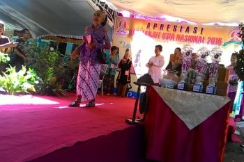 Sembilan Lansia Ikuti Peragaan Busana Di Semarang