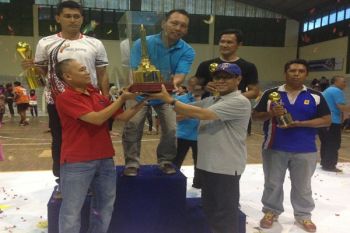 Tim Dishubkominfo Juarai Turnamen Voli Bank Jateng 2016