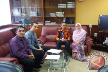 Dosen UIN teliti TV Malaysia, sarung jadi sponsor