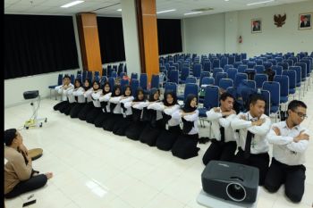 Pegawai Bea Cukai Lestarikan Tari Saman