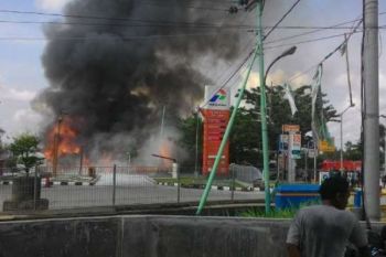 Kebakaran Terjadi di Samping SPBU Sembilang Rumbai