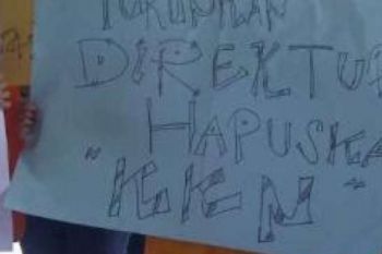 Puluhan Mahasiswa Akademi Komunitas Negeri Pelalawan Demo Tuntut Direkturnya Lengser