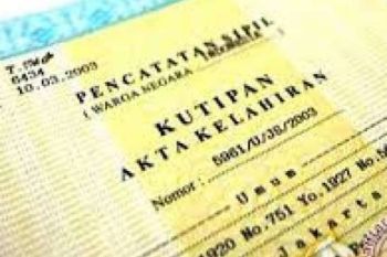 Buatkan Akta Lahir Anak, Bupati Inhu Beri Penghargaan 6 SD