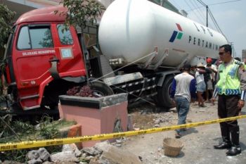 Antisipasi Kecelakaan Truk Elpiji, Pertamina Gelar Simulasi Pengamanan 