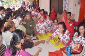 Warga Palu Padati Lokasi Pasar Murah Sembako 