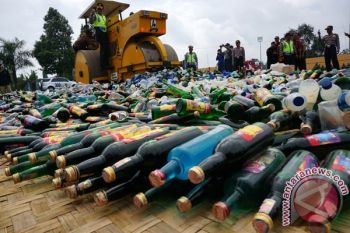 Polres Banyumas Musnahkan Ribuan Botol Miras