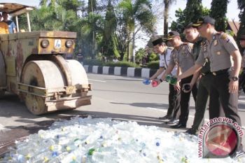 Polres Kotim Musnahkan Minuman Keras Buatan Lokal 