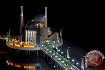 Ribuan jamaah ikuti salat taraweh pertama Ramadan 