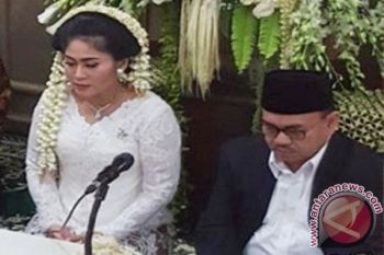 Menteri SDM Nikah Sederhana, Jokowi Kirim Karangan Bunga