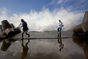 Awas, Tinggi Gelombang Perairan Jateng-DIY Capai 6 Meter