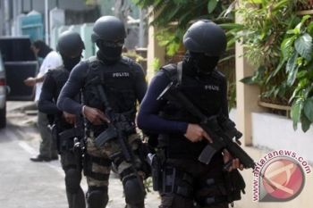 Densus 88 amankan tiga terduga teroris di Surabaya
