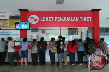 Warga Berebut Tiket Kapal Jelang Lebaran 