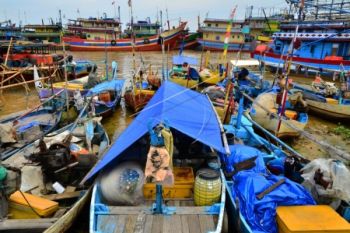 Cuaca Buruk, Nelayan Cilacap Tak Melaut