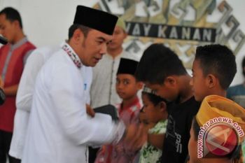 Bupati Waykanan Undang Ratusan Anak Yatim Buka Puasa Bersama