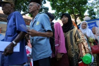 Ganjar Ajak Berbagai Komunitas Peduli Lansia