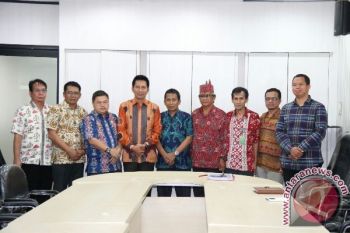 Bupati Barut Paparkan Gunung Lumut Ke Men-LHK