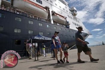 Kapal pesiar dari Australia berlabuh di Makassar 