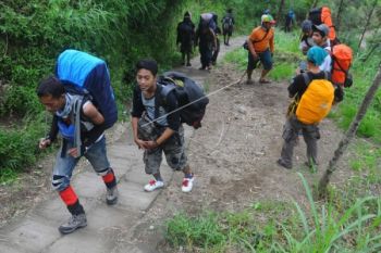 Bulan Puasa Jumlah Wisman ke Puncak Merapi Meningkat