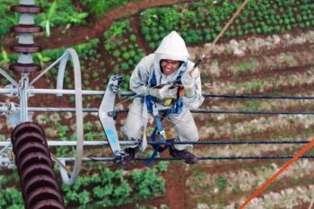  PLN Bangun SUTET Melintasi 14 Daerah