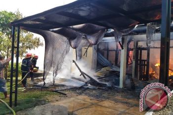 Gudang DKP MukoMuko Hangus Terbakar      