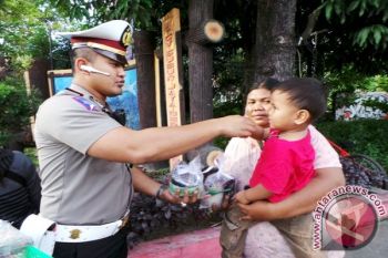 Satlantas Kotawaringin Timur Sosialisasi Sambil Bagikan Takjil