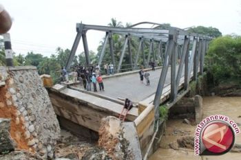 Jembatan ambruk di Lombok Timur tewaskan lima pekerja