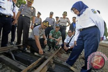Cek Stasiun Purwosari, Tiga Kancing Rel KA  Lepas